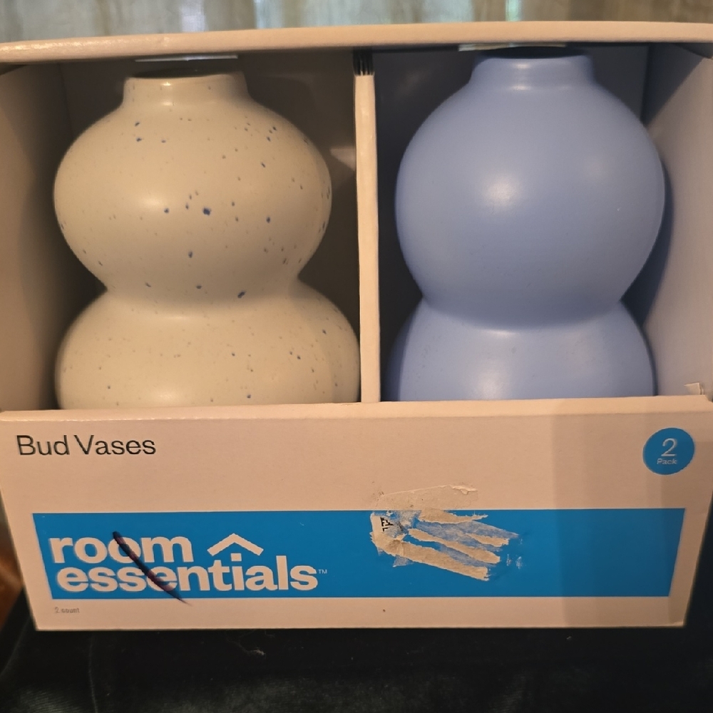 New Room Essentials Speckled Soft White Blue Bud Vase Set